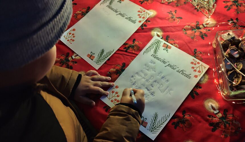 Celoškolní projekt „Pěší středa“ – dnes vánoční….