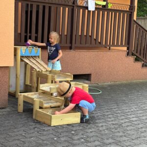 Nový herní prvek na zahradě MŠ